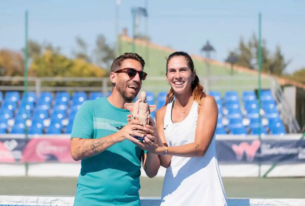 itf baza: eva guerrero conquista el cuarto titulo de la temporada