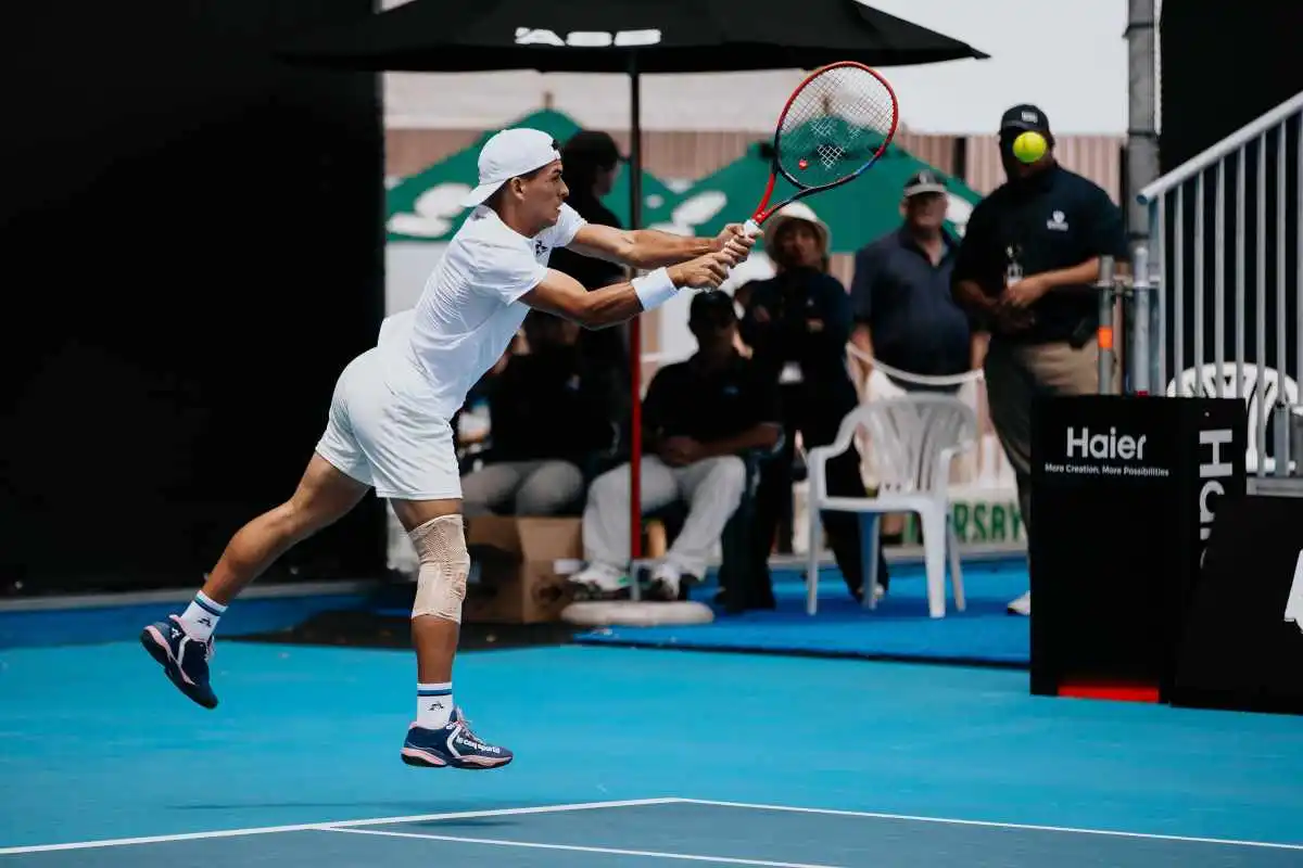 Caída rápida: Báez sucumbe en su debut en Basilea 3 opelka baez atp basilea 2025