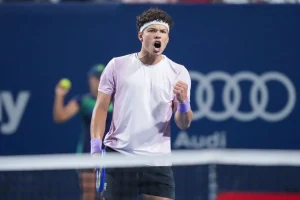 Sólido debut: Shelton tacha a Cobolli y se abre camino en París