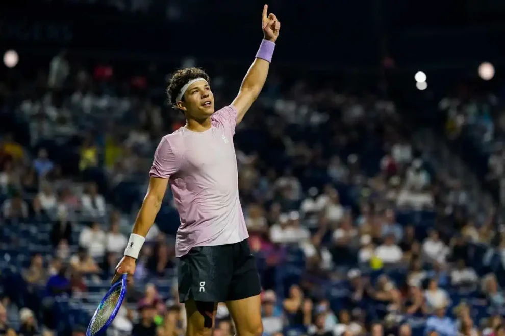 Shelton impone su potencia y vuela en París