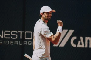 vacherot estar sentado aqui mismo con el trofeo de campeon me parece bastante surrealista