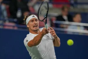 Zverev suma un nuevo triunfo y se ilusiona en Viena 7 zverev arnaldi atp viena 2025