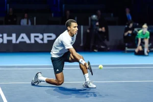 Rompiendo el molde: Auger-Aliassime elimina a Zverev y sigue adelante en Turín