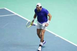 Berrettini pone su firma y le da la ventaja a Italia en la Copa Davis