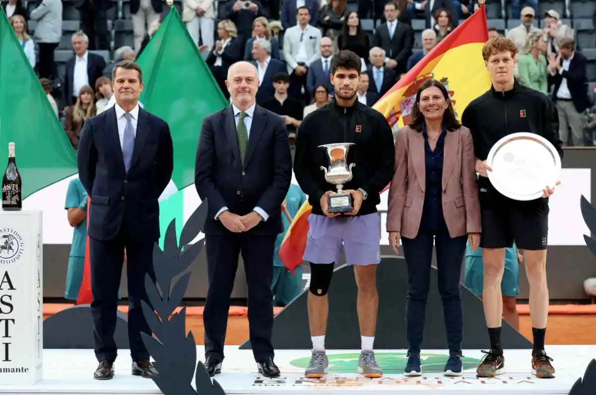 kafelnikov alcaraz y sinner son magnificos para el tenis