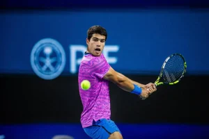 Panatta advierte a Alcaraz sobre Sinner: “O se mantiene concentrado o nunca volverá a vencerle”