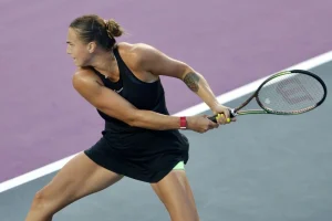 Boleto sellado: Sabalenka destrona a Gauff y avanza de ronda en Riad