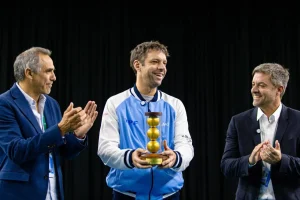 Un reconocimiento con perfume a historia: Zeballos, homenajeado por la AAT