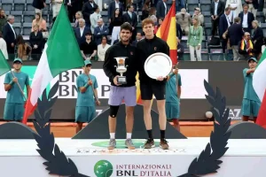 Panatta: “Alcaraz y Sinner son muy fuertes, pero el estilo de juego se ha homogeneizado”