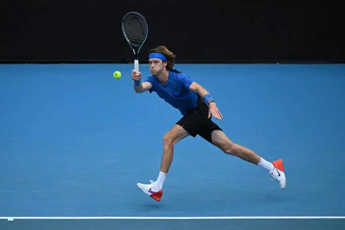 rublev se lleva el premio humanitario de la atp