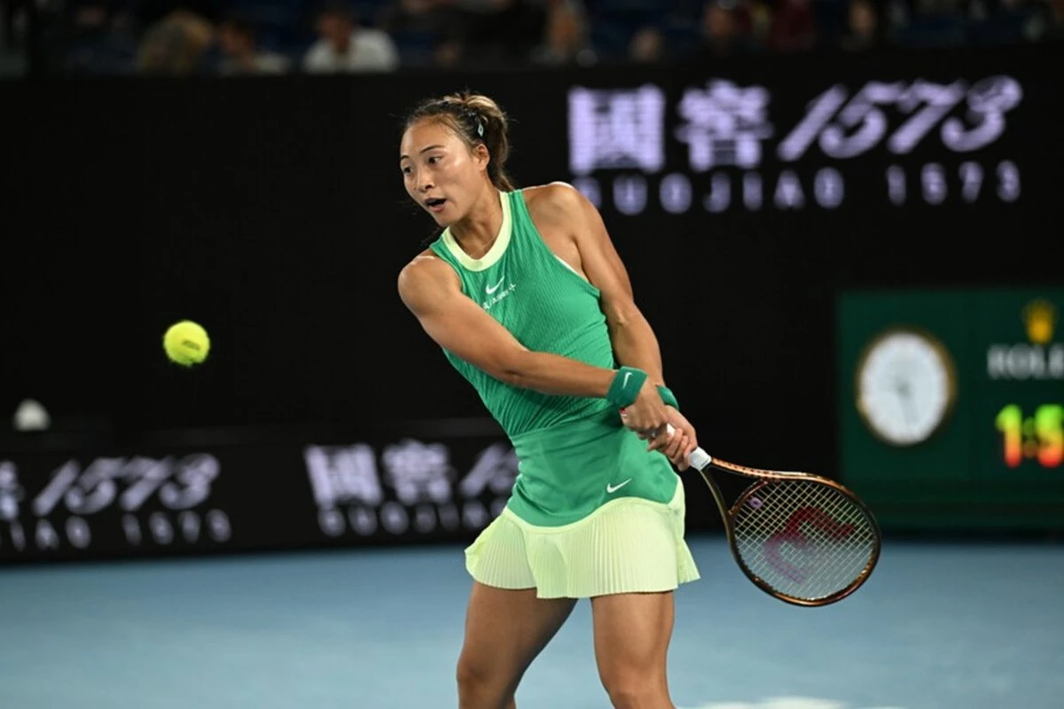 Qinwen Zheng frena su regreso y se baja del Australian Open 2026