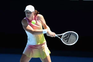 Mejores sensaciones: Swiatek eleva su nivel para vencer a Bouzkova y avanzar en Australia
