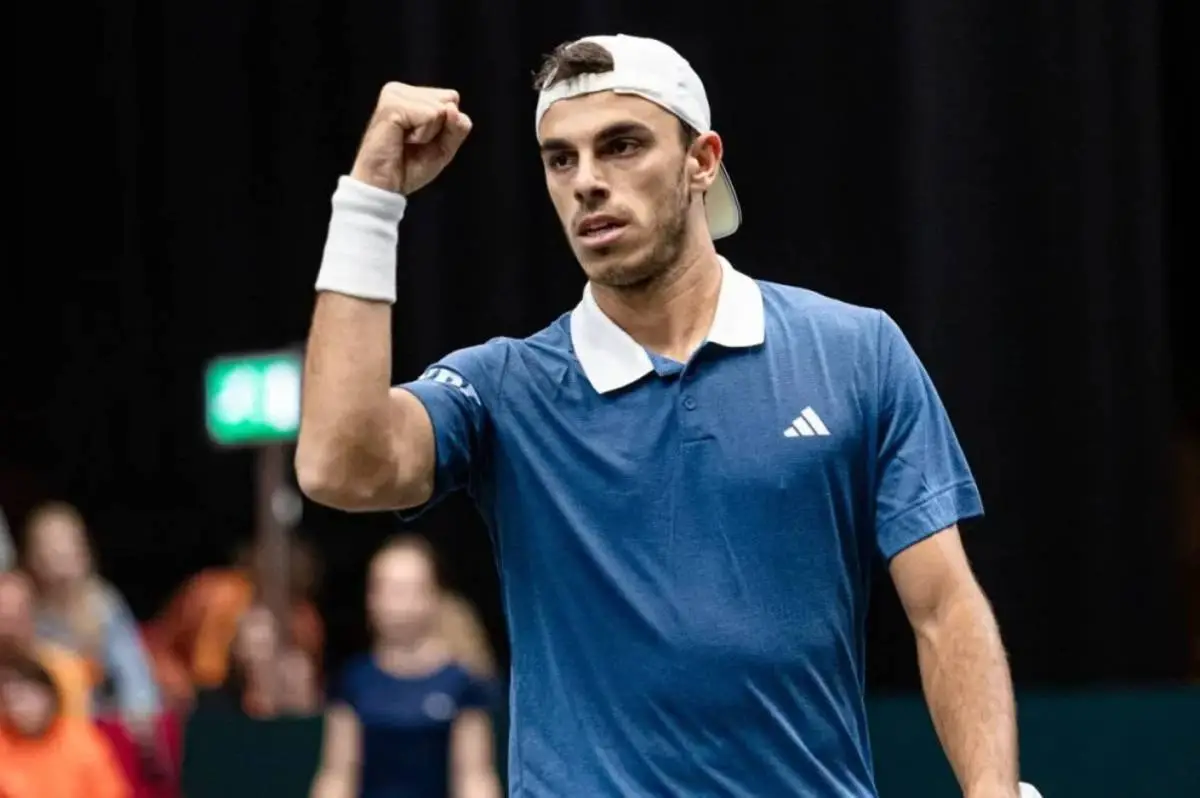 Cerúndolo brilla en Melbourne y mantiene su racha perfecta