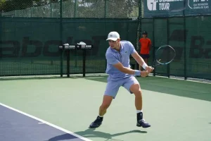 Arthur Gea arranca la temporada con su mejor tenis y un título en Numea