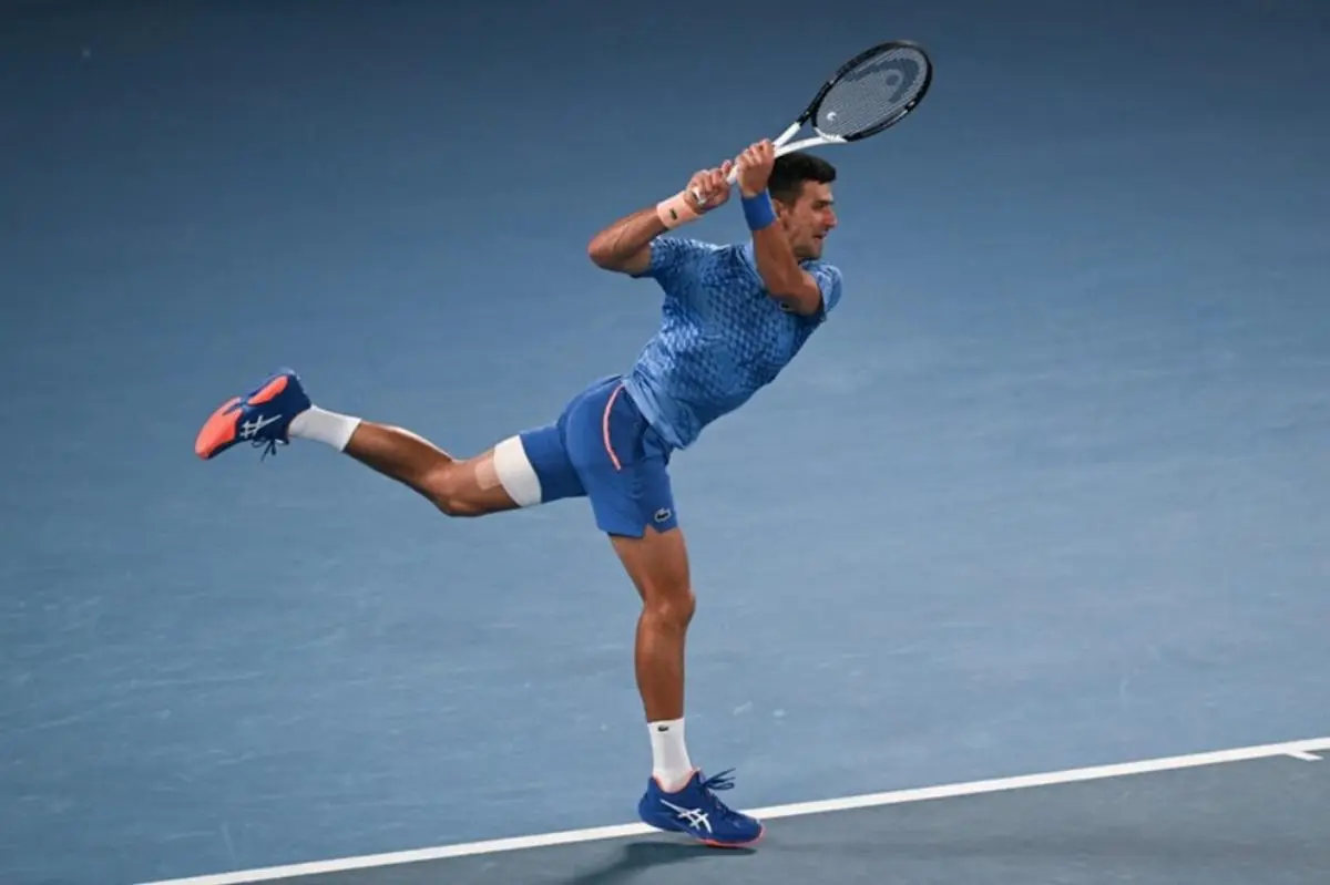 la planificacion fisica que mantiene vivo a djokovic en la elite
