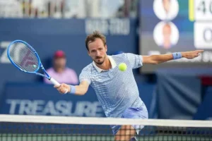 Autoridad total de Medvedev para alcanzar la final en el ATP Brisbane