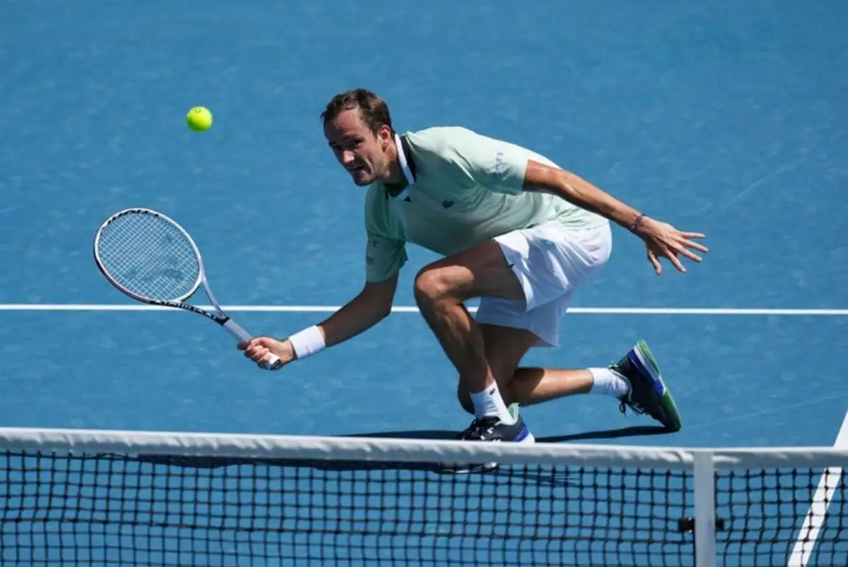 medvedev tras el duro adios de melbourne no encontre muchas soluciones en la pista