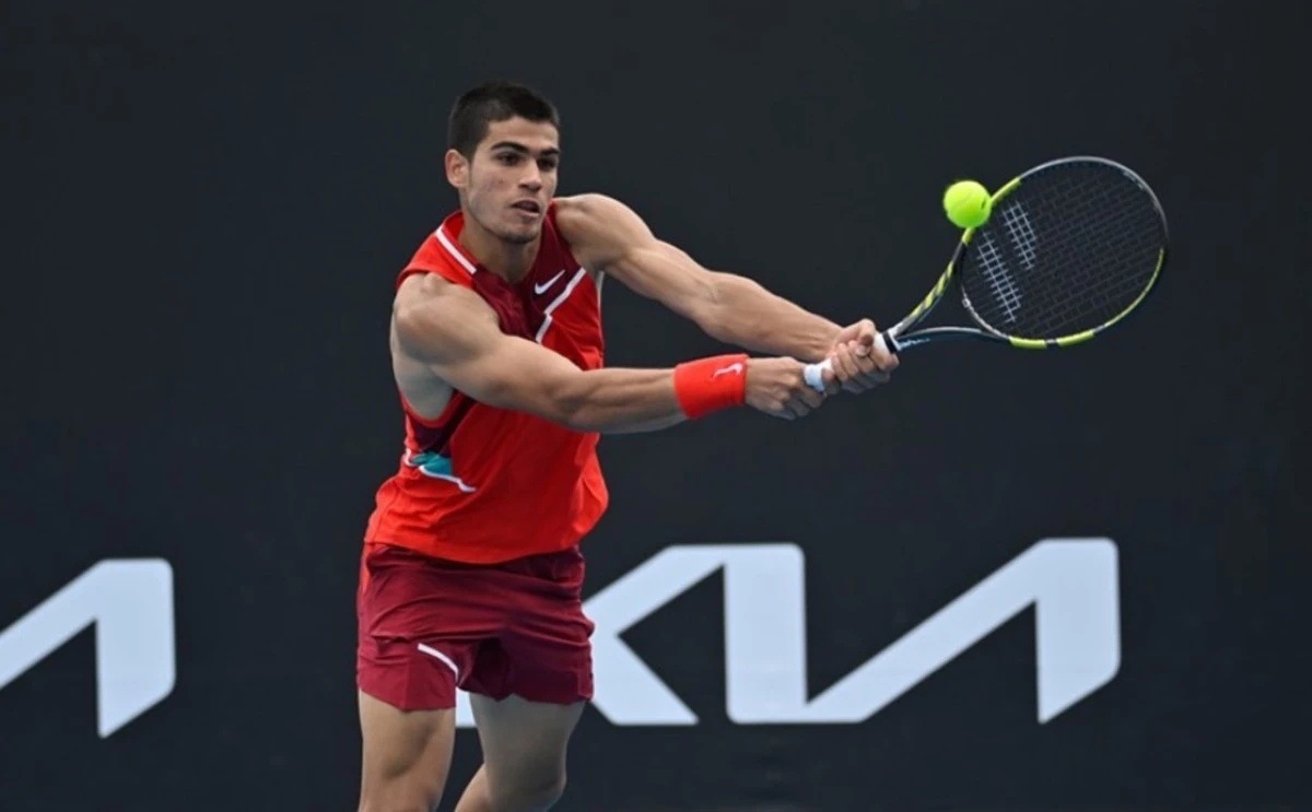 Millones y espectáculo: Alcaraz vence a Sinner en la exhibición de Corea