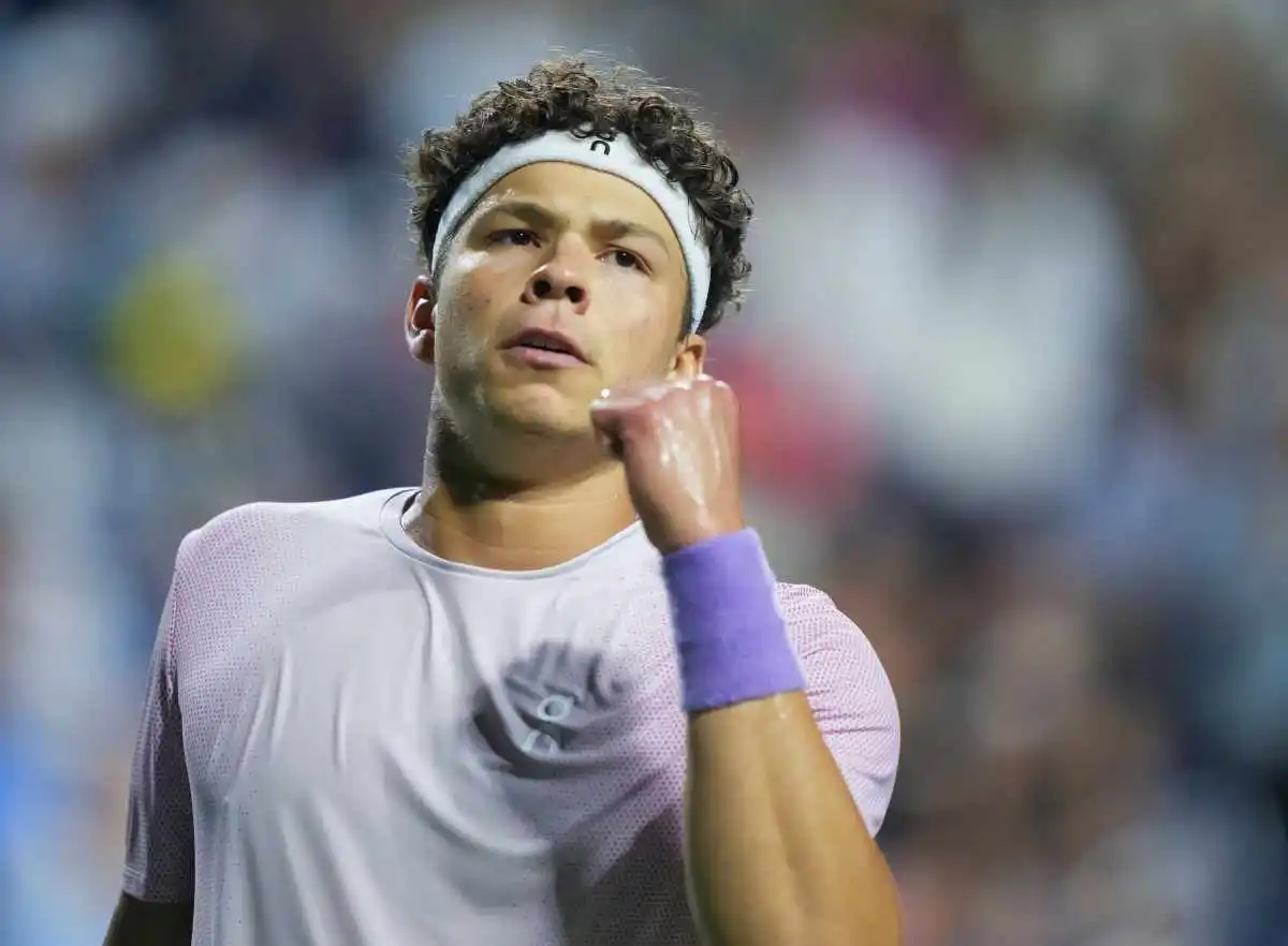 Ben Shelton superó una dura prueba en su debut en Australia