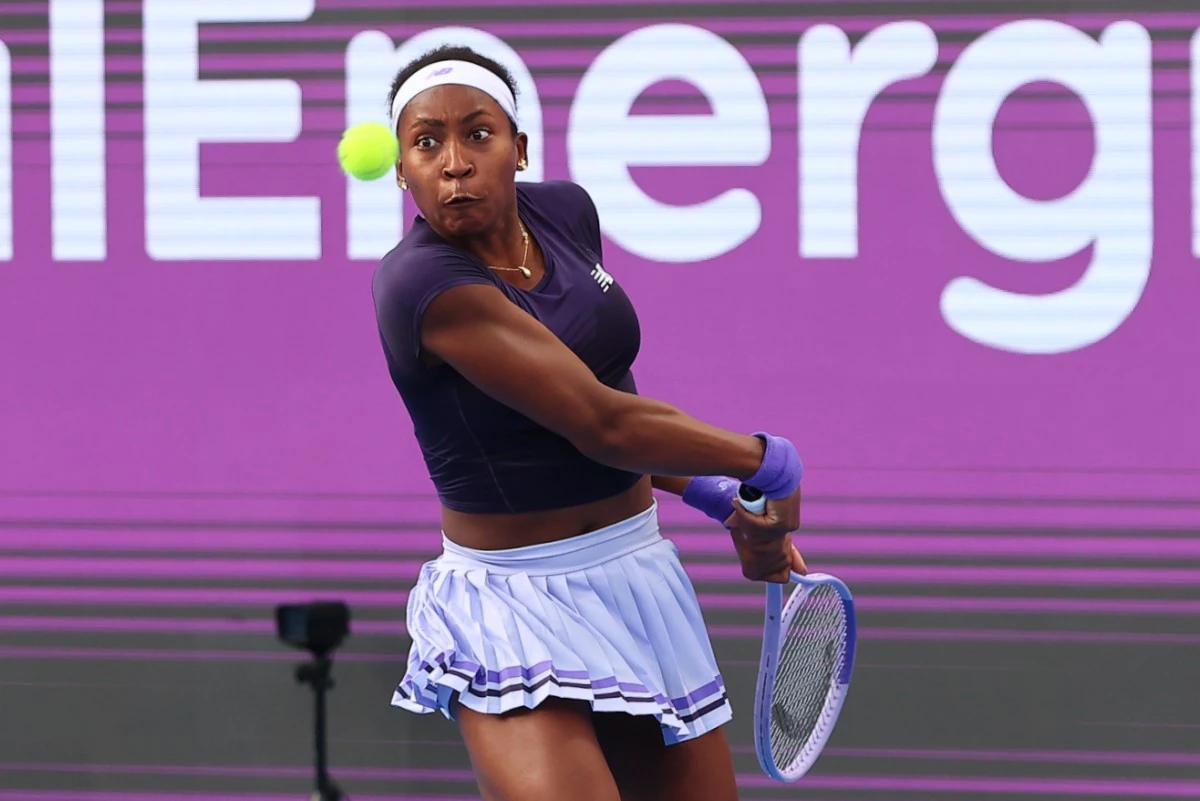 Coco Gauff supera un duro examen ante Mertens y avanza en Dubái
