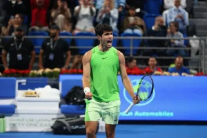 50 minutos de supremacía: Alcaraz reina en Doha con una actuación demoledora