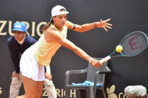 Sin respuestas: Arango sufrió la agresividad de Korpatsch y se despidió de Ostrava