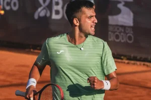 Victoria clave de Barrios Vera: Chile toma ventaja ante Serbia en la Copa Davis