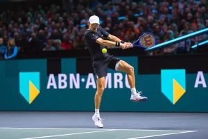 La tercera es la vencida: De Miñaur ejecuta una final perfecta en Rotterdam