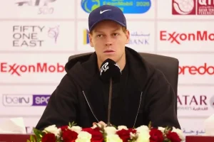 Sinner tropieza otra vez y habla sin rodeos sobre su momento