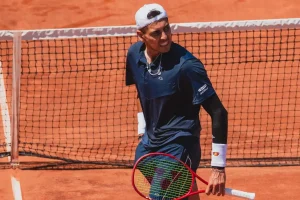 Chile acaricia la clasificación: Tabilo remontó un duro partido y puso el 2-0 sobre Serbia