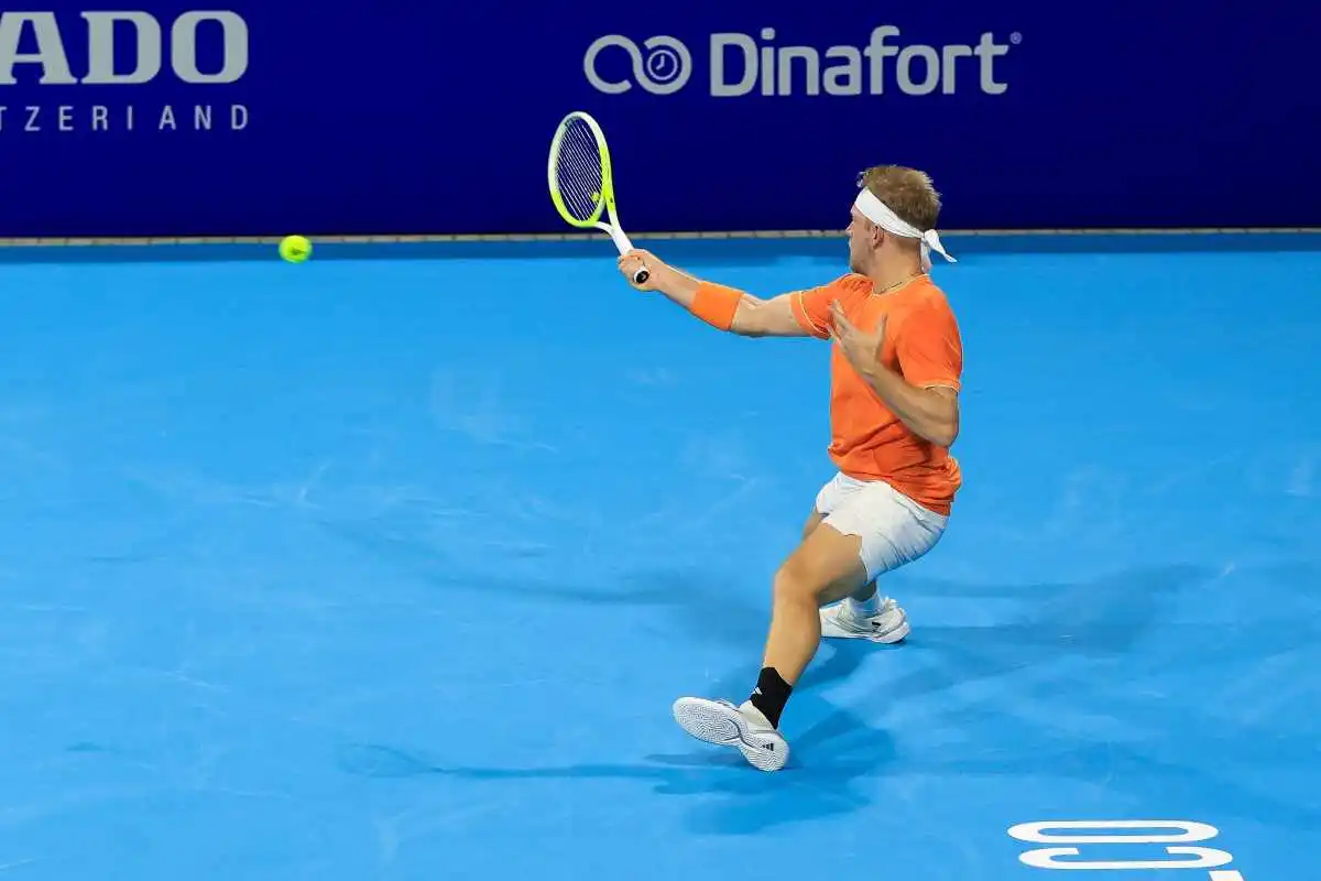 Davidovich sobrevive a un inicio caótico y avanza en Indian Wells