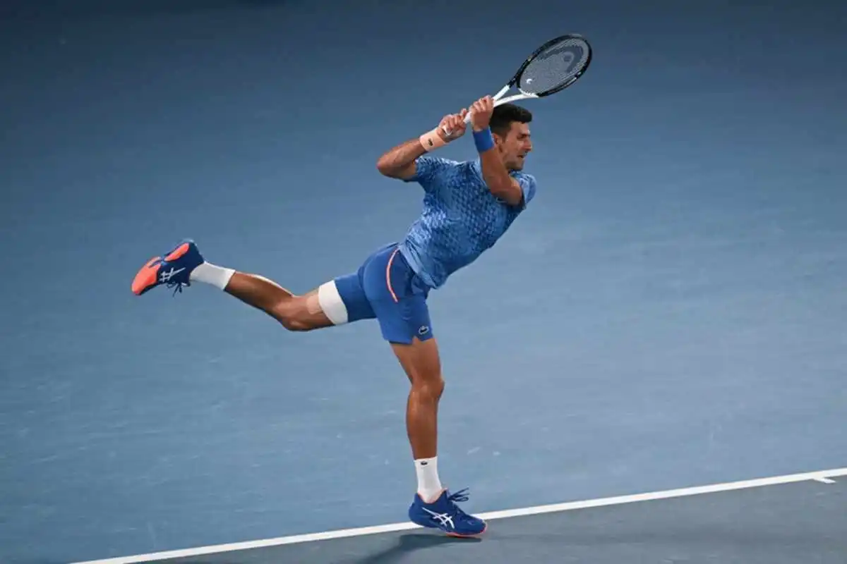 Djokovic supera el susto y sigue adelante en Indian Wells