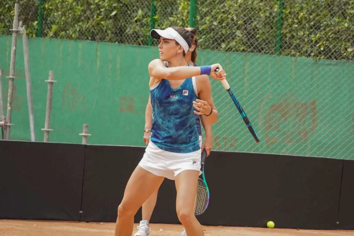 mi muñeca me frena guillermina naya retiro tenis