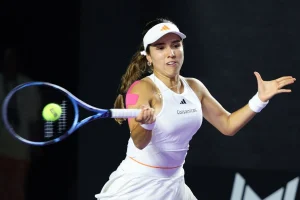 Osorio desenreda un debut espinoso ante Stephens y abre su camino en Indian Wells