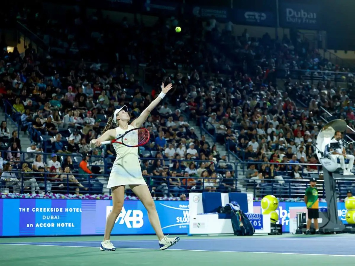 Rybakina desata su repertorio y mantiene el rumbo en Indian Wells