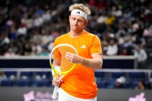 Davidovich deja escapar dos bolas de partido y tropieza en Indian Wells