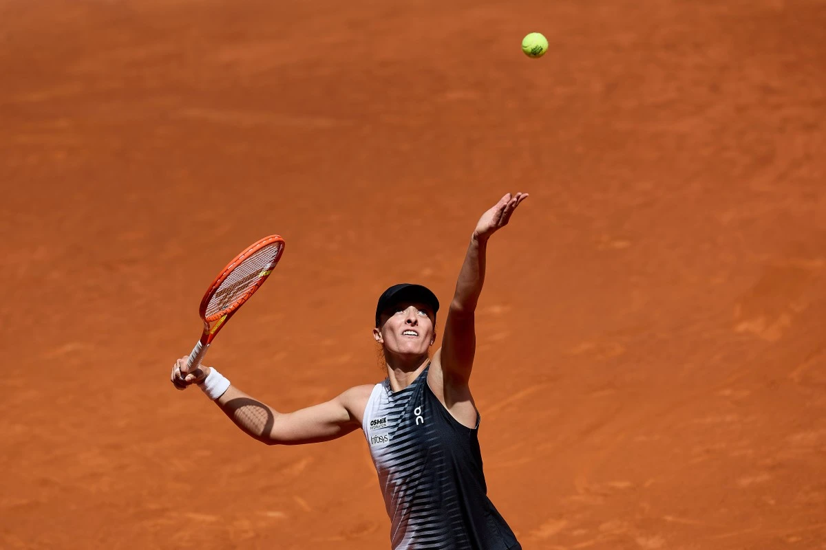 Inesperada despedida: Swiatek se ve forzada a abandonar en Madrid
