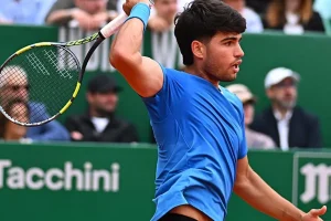 Alcaraz irrumpe en la fábula de Vacherot y avanza con autoridad a la final de Montecarlo