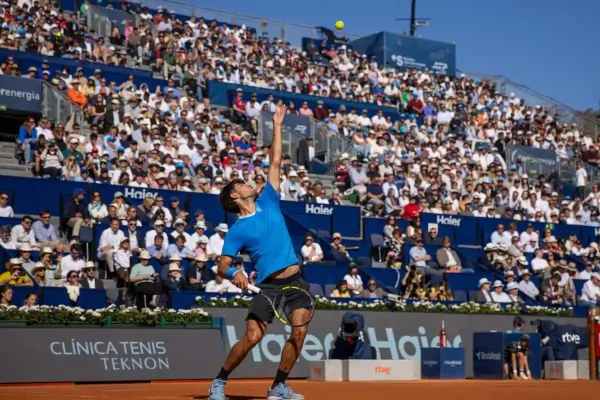Alcaraz deja atrás Montecarlo y se abre paso en el Conde de Godó