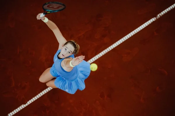 Victoria trabajada de Andreeva en Stuttgart