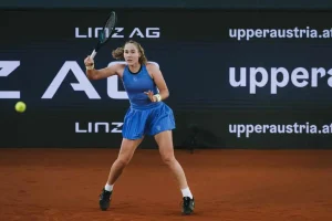 Imponiendo presencia: Andreeva firma el pase a la final en Linz