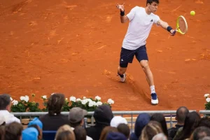 Cerúndolo cambia la dinámica del partido y se abre camino en Madrid