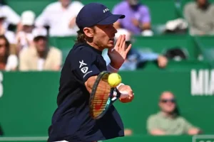 Despejando dudas: De Miñaur trabaja duro en Montecarlo