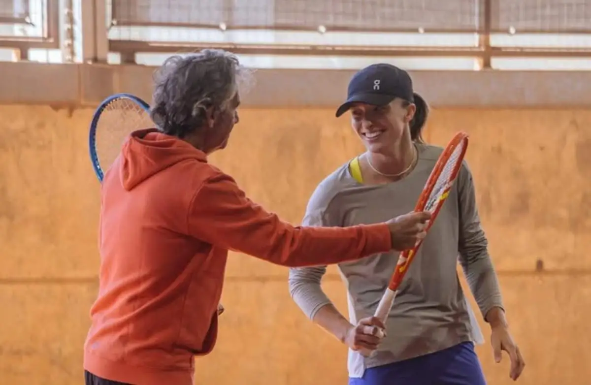 el nuevo proyecto de iga swiatek con un viejo conocido del tenis español