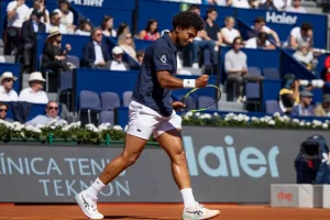 Fils cambia el pulso del partido y corta el vuelo de Jódar en Barcelona