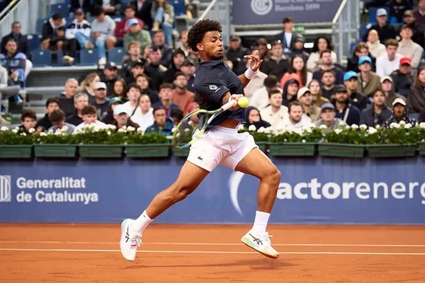 Fils domina de principio a fin y se ilusiona en Barcelona
