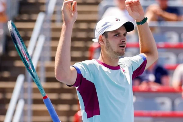 Hurkacz busca renacer con el ex mentor de Medvedev