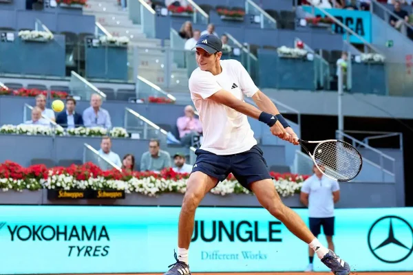 Madrid se rinde a Jódar: Lección de tenis ante De Miñaur