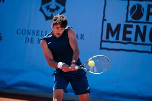 El viaje heroico de Martínez en Menorca se frena en la final