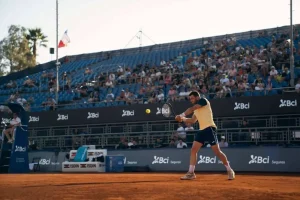 Pedro Martínez no puede frenar a Sonego en su vuelta a la competición